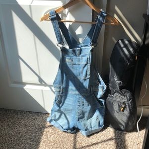 Overall jean shorts!!